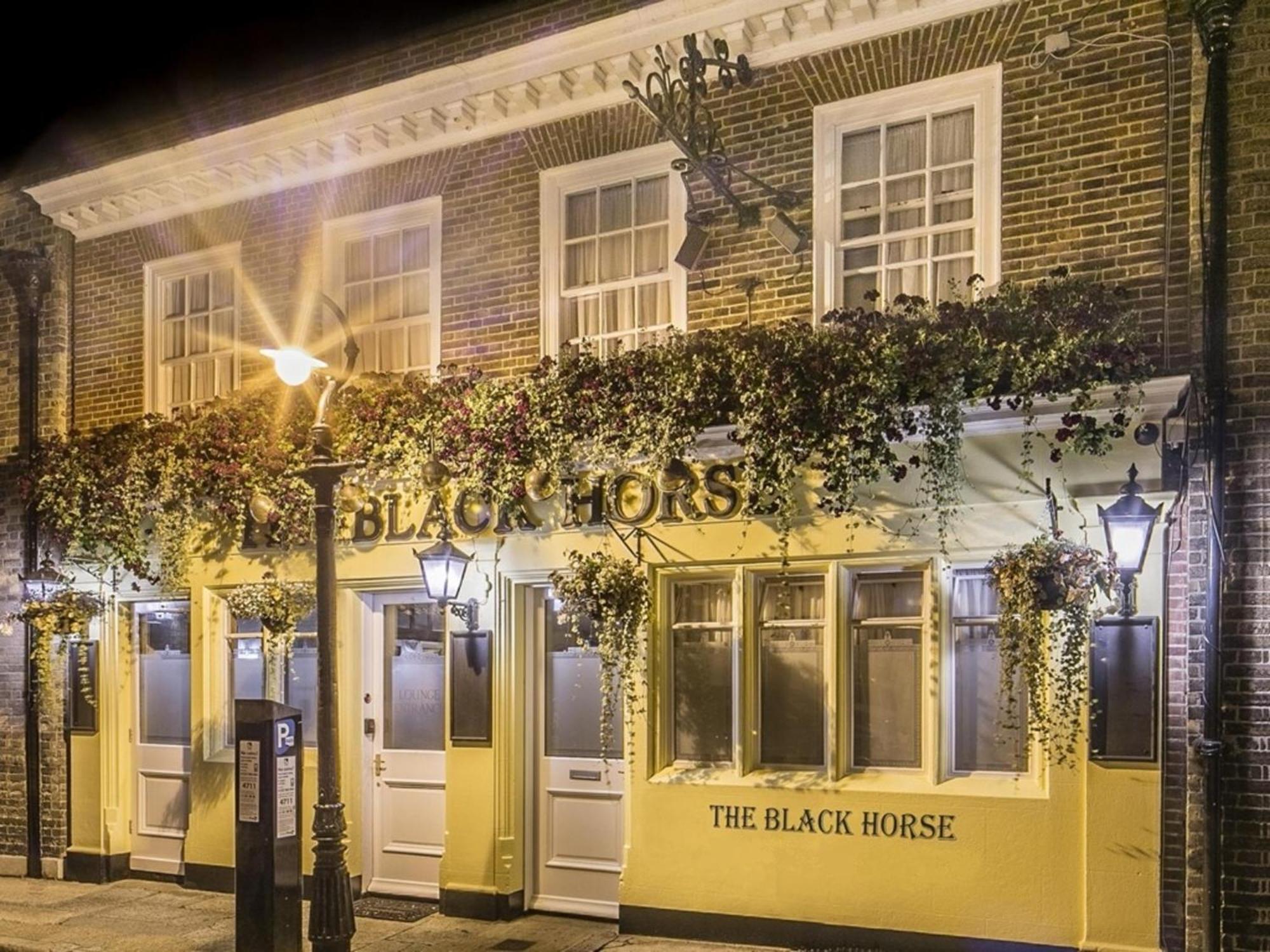 Canterbury Black Horse 외부 사진